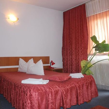 Riviera Valceana Bed and Breakfast Râmnicu Vâlcea Buitenkant foto