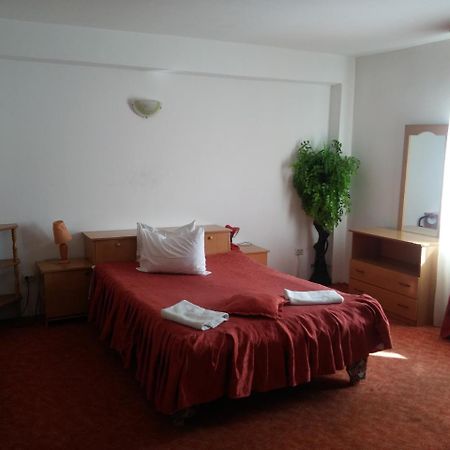 Riviera Valceana Bed and Breakfast Râmnicu Vâlcea Buitenkant foto
