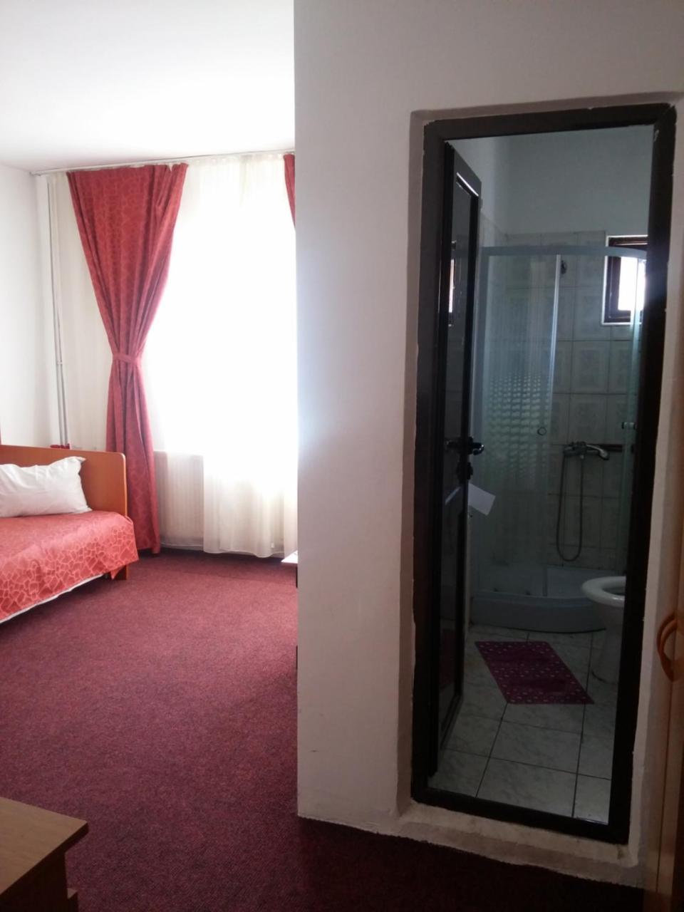 Riviera Valceana Bed and Breakfast Râmnicu Vâlcea Buitenkant foto