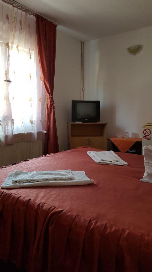 Riviera Valceana Bed and Breakfast Râmnicu Vâlcea Buitenkant foto