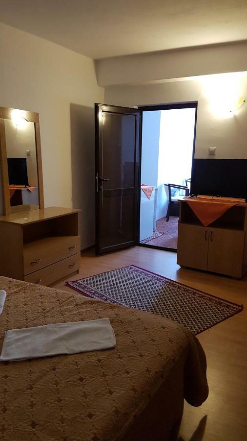 Riviera Valceana Bed and Breakfast Râmnicu Vâlcea Buitenkant foto