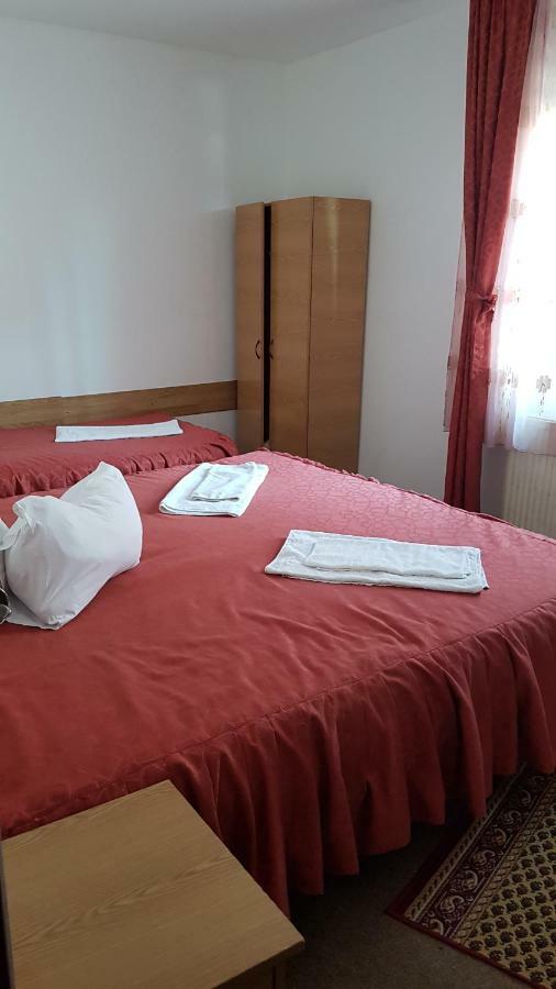 Riviera Valceana Bed and Breakfast Râmnicu Vâlcea Buitenkant foto
