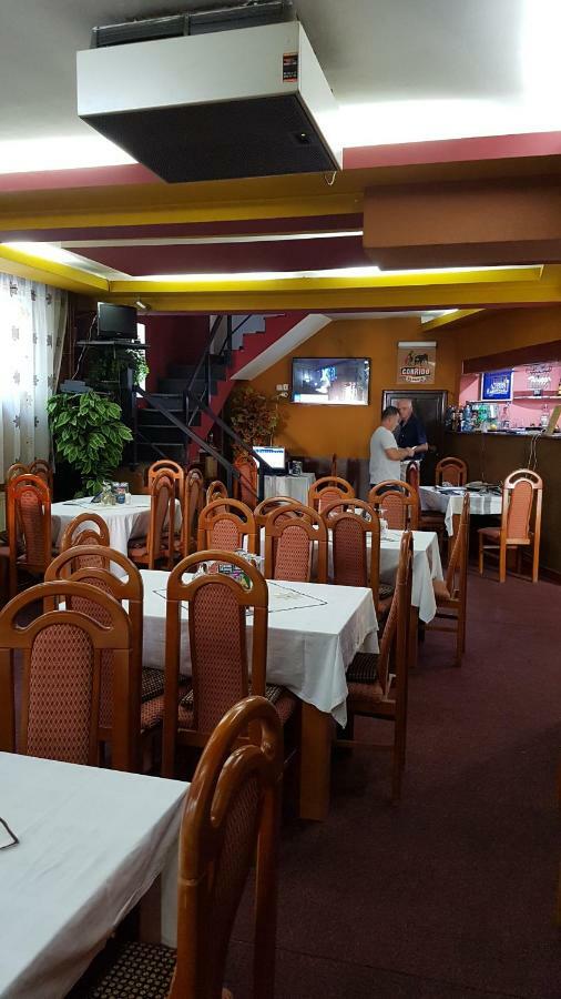 Riviera Valceana Bed and Breakfast Râmnicu Vâlcea Buitenkant foto
