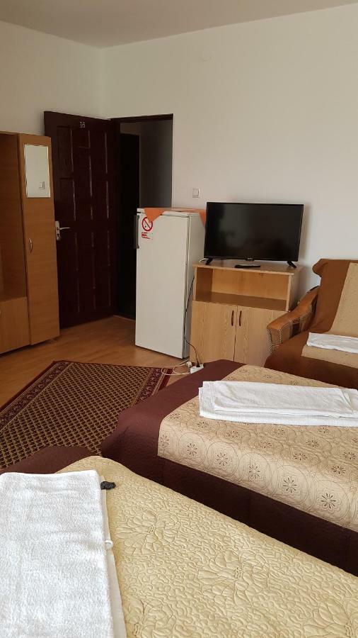 Riviera Valceana Bed and Breakfast Râmnicu Vâlcea Buitenkant foto