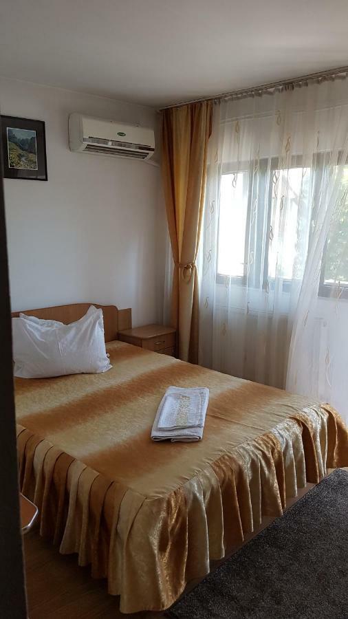 Riviera Valceana Bed and Breakfast Râmnicu Vâlcea Buitenkant foto